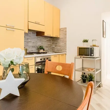 Apartment Hintown Submarine's